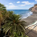 Home2Book Beach Front Sunny Paradise