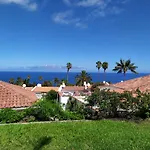 Chalet Adosado Con Terraza Y Azotea