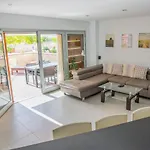 Beautiful sea view 2 bedroom flat Los Martinez