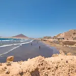 alquilaencanarias El Medano, beach Cabezo, sea views!
