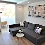 Spotless South Facing Apartment With Pool View And Wifi Heart Of Las Americas