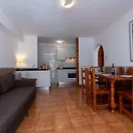 1 Bed Apartment Near The Pool