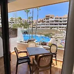 Walk To Golf Heated Pool Apartment