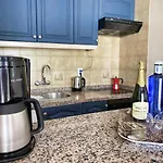 Walk To Golf Heated Pool Apartment