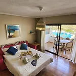 Walk To Golf Heated Pool Apartment