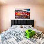 Lovely 1-Bedroom Apartment Whit Pool