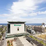 Home2Book Stunning Santa Cruz City Views