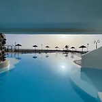 New Deluxe Sunny Bungalow