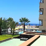 Cozy Studio, Wifi Free Pool View