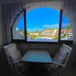 Few Steps From Golden Mile In Las Americas