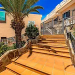 Recently Renovated Seaviews Paradise Court