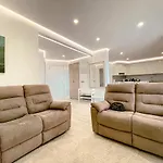 3-Bed Flat , Ocean Garden , Heated Pool & Parking, Pp207