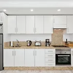 Summerland Charming Apartment