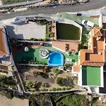 Mountain, Seaviews, And Pool Relax By Sunkeyrents