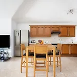 Casa Tom - Spacious Holiday Home With Heated Pool