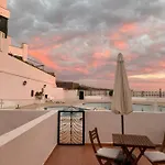 Ruhige Ferienwohnung Mit Meerblick Und Pool