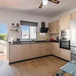 Family Home With Stunning Sea Views!