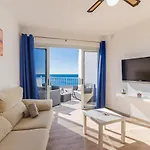 Family Home With Stunning Sea Views!