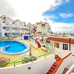 Diamantes Holiday Home, Los Cristianos, Heated Pool & Aircon