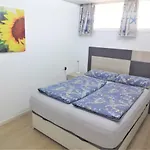 Spotless South Facing Apartment With Pool View And Wifi Heart Of Las Americas