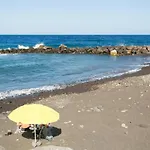 Bonito y luminoso apto a 2 minutos de la playa