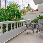 Two Bedroom Apartment Near The Ocean