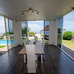 Fantastic Home With Amazing Sea Views