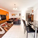 Townhouse With Ac In Callao Salvaje, Sonia, Cs148