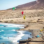 alquilaencanarias El Medano Colon Center, near the beach