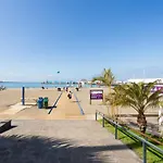 Live Los Cristianos Los Playeros Close To The Beach