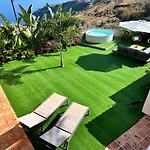 Casa Con Piscina Y Jardin Con Vistas Al Mar