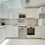 Beautiful Bungalow In Island Village