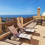 33 Pleasures Del Duque Apartment