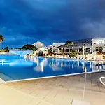 Blue Waters Apartment With Heated Pool