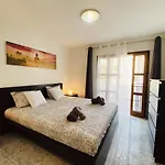 Sunshine Holiday House
