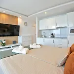 Stylish Modern Studio With Ocean View And Pools, 1001, Ponderosa