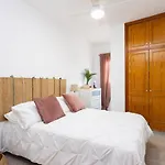 Eden Rentals 103 Surfy Stylish Bed&Coffee Room
