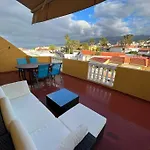 Grosse Terrasse Mit Esstisch, Markise. Einfach