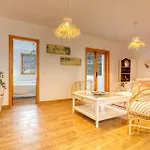 Spacious Home With Tropical Garden, Bbq, Near Seaside