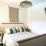 Amazing 3-Bedroom Apartment. Pool And Sea View!