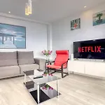 Central Modern Apartment With Private Parking & Ocean View & Coffee Corner
