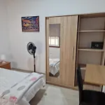 Habitacion Individual Privada, Piso De 3 Habitaciones Con Areas Compartidas