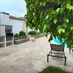 La Cueva De Villa Gardel