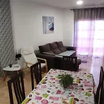 Three Bedroom Apartament Near Santa Cruz 1A