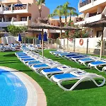 Spacious Apartment With Private Garden In Tenerife South