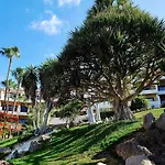 Spacious Apartment With Private Garden In Tenerife South