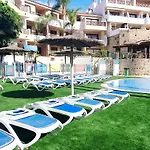 Spacious Apartment With Private Garden In Tenerife South