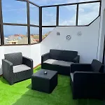 3 Dormitorios. Terraza. Bus Stop