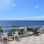Black Tip Apartment With Terrace
