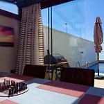 Designer Haus Mit Beheiztem Pool